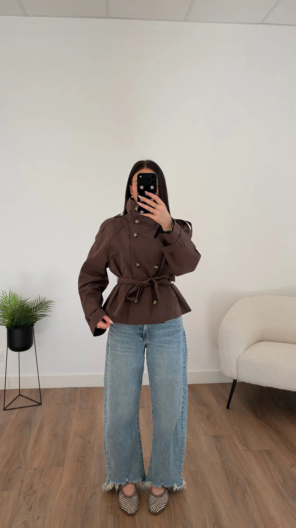 Trench-Coat Maya