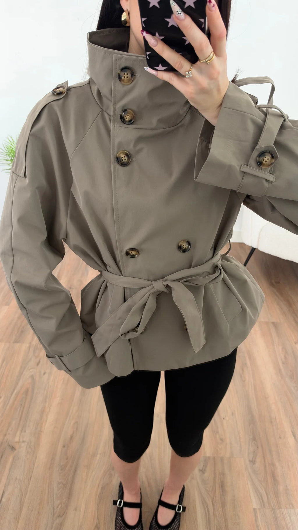 Trench-Coat Amber